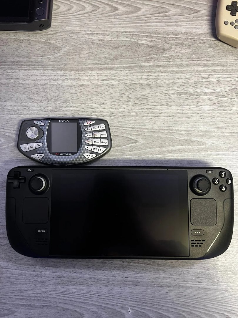 Steam Deck与各掌机对比图 比Switch大上一块