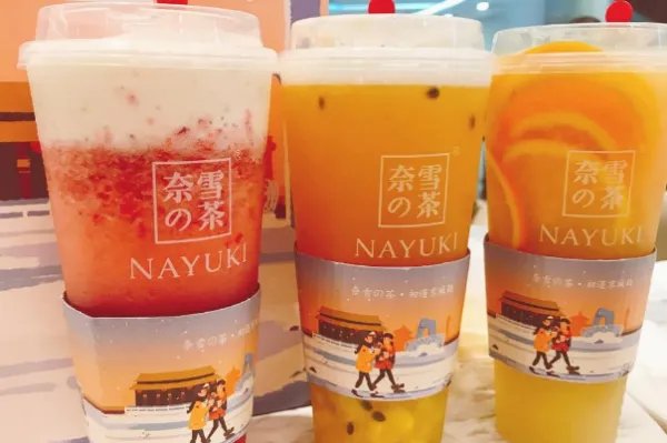奈雪的茶分店销售过期蛋糕被罚5万,公司对此有何回应?