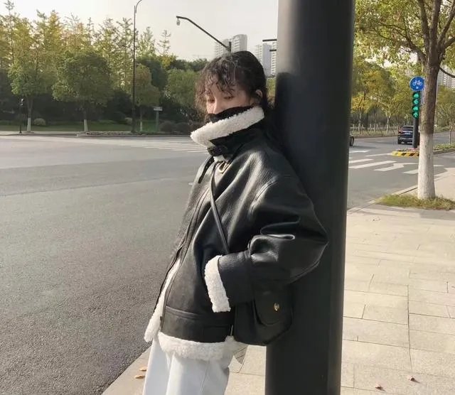 明星都在穿哪款百搭洋气又保暖,比羽绒服还显瘦的外套?