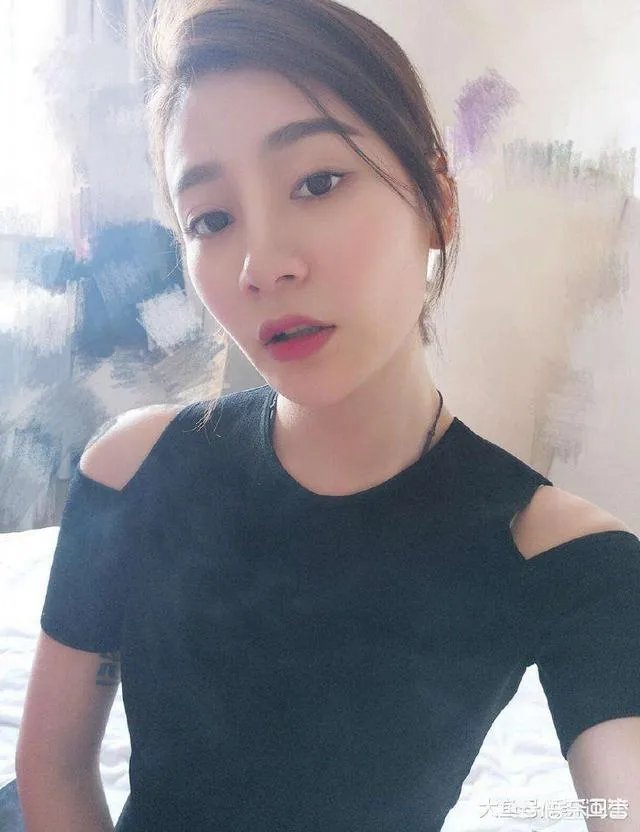 唐菀与曹云金离婚后迅速复出拍戏,你怎么看?