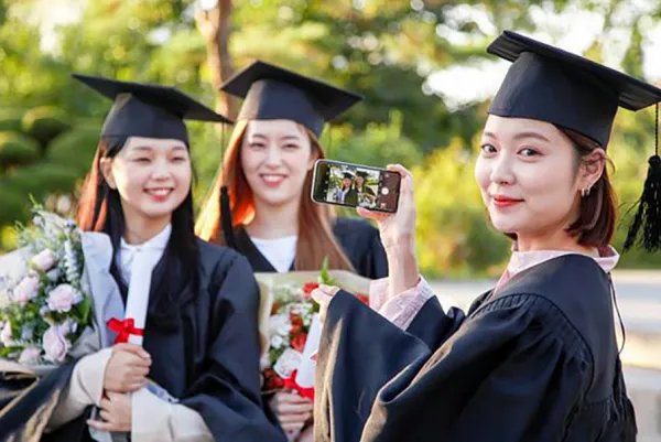 00后大二学妹拍段子月入70万，这位妹子是怎么做到的？
