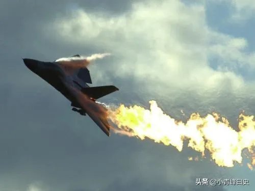 今美国2架飞机在空中相撞,他们的空中管制那么差吗?