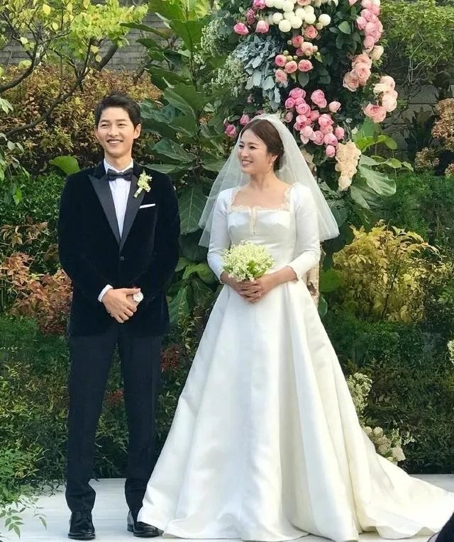 宋慧乔婚礼上穿的裙子为什么那么贵？