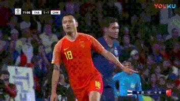国足对阵伊朗队，你觉得是532阵型还是352阵型呢？韦世豪能不能进一个球呢？