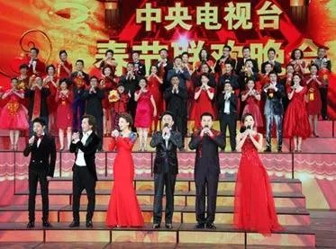 央视春晚几点开始