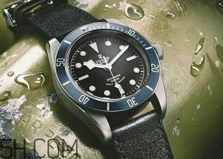防水手表能带着游泳吗?防水手表可以泡温泉吗?