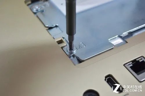双硬盘双内存 戴尔灵越24-3477拆机图赏