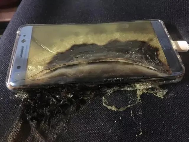 销售遇冷后iPhone 8 Plus又出现爆裂，电池或与三星同厂，你怎么看？
