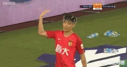韦世豪:哥就是帅。进球后指着发型庆祝,是在彰显个性还是暗示从头再来?