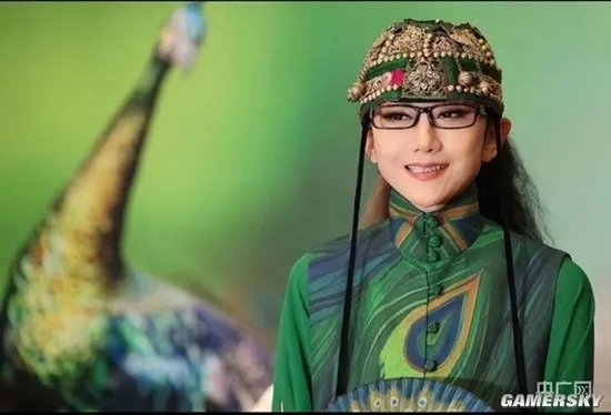 杨丽萍回应孔雀舞剧争议 观众会和我们灵魂沟通