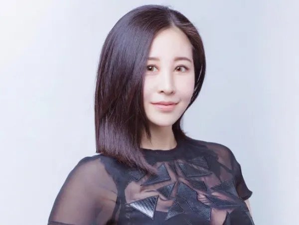 最美台球女裁判吕帅希,三围完胜柳岩,直言以后想生4个孩子,你怎么看?