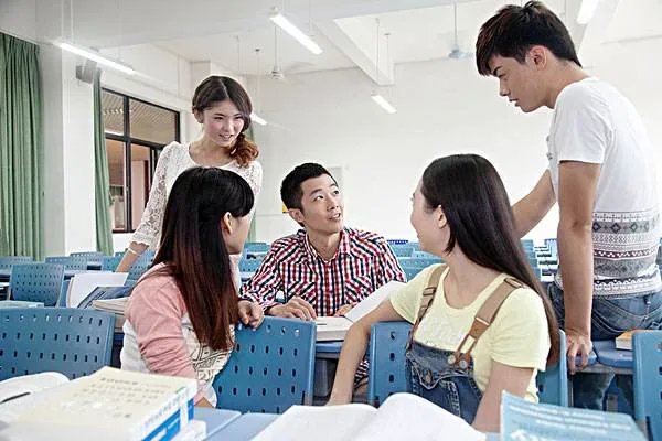 超一本线不敢算学费女孩获资助,女孩不能申请助学贷款吗?