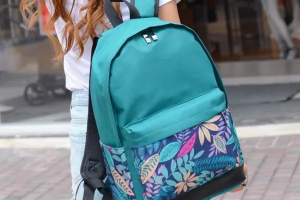 Schoolbag怎么读