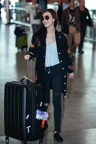 素颜搭上运动装,低调的倪妮为啥总在机场被粉丝抓住?