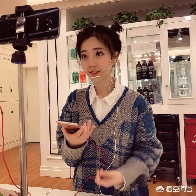 你觉得冯提莫是目前最火的主播吗?