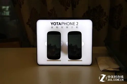 YOTA Phone2俄罗斯双屏水墨屏2100可分期