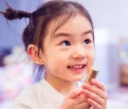戚薇女儿已经4岁了!你知道Lucky的国籍吗?