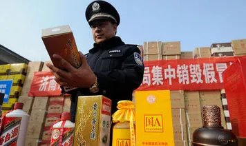 红星二锅头回应酒里泡苍蝇,到底是怎么回事?