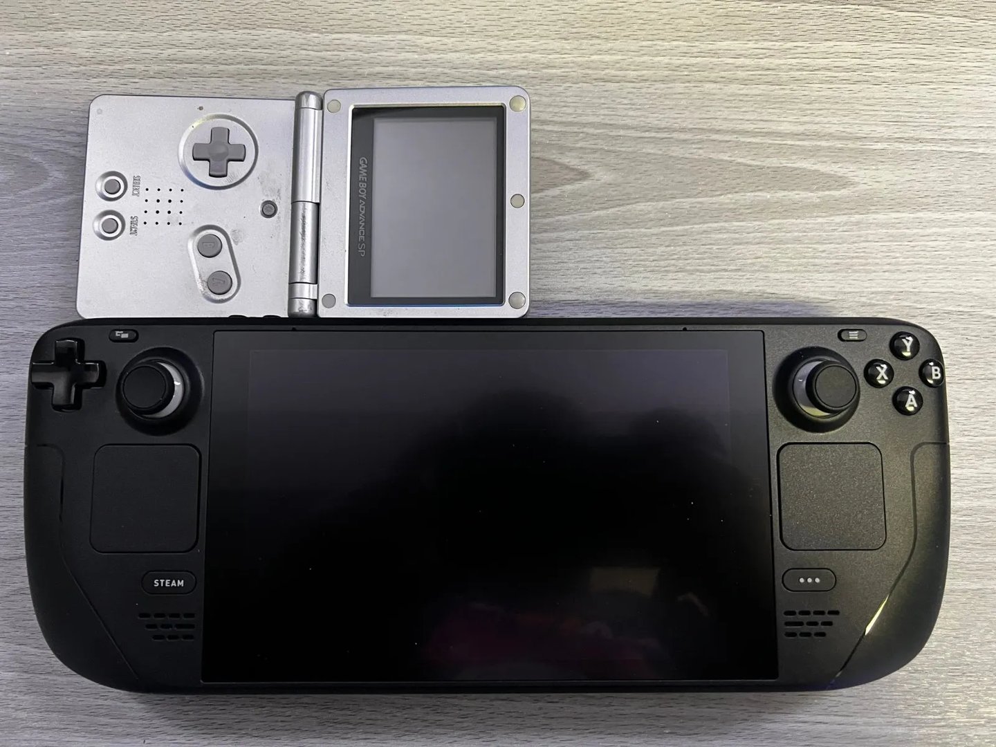 Steam Deck与各掌机对比图 比Switch大上一块