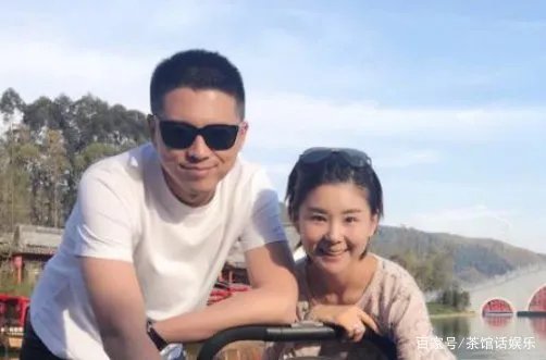 王雷和李小萌相恋七年,大学浪漫求婚,低调的明星夫妻你怎么看?
