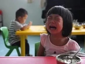 两岁半女童在幼儿园自己摔倒导致左臂骨折,校方有责任吗?