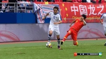 韦世豪:哥就是帅。进球后指着发型庆祝,是在彰显个性还是暗示从头再来?