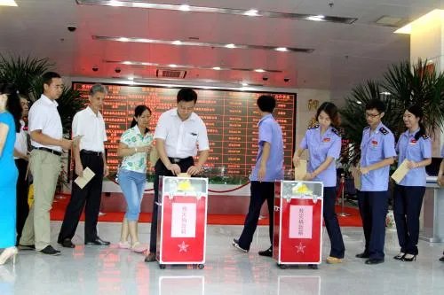 教体局通报号召学生捐压岁钱,这种做法是道德绑架吗?