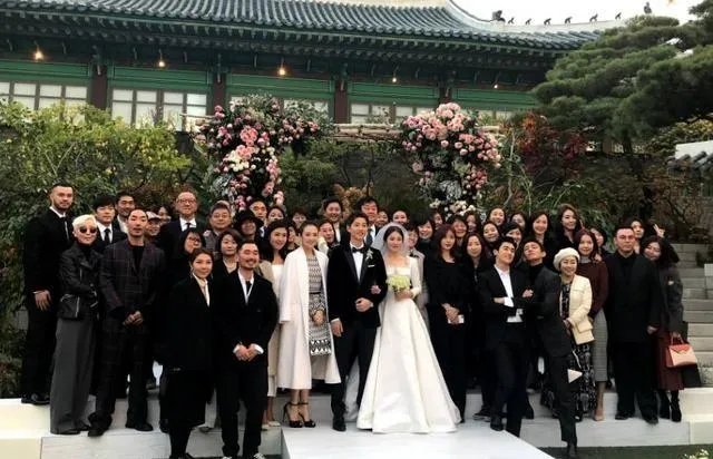 宋慧乔婚礼上穿的裙子为什么那么贵？