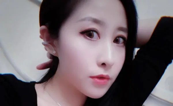 最美台球女裁判吕帅希,三围完胜柳岩,直言以后想生4个孩子,你怎么看?