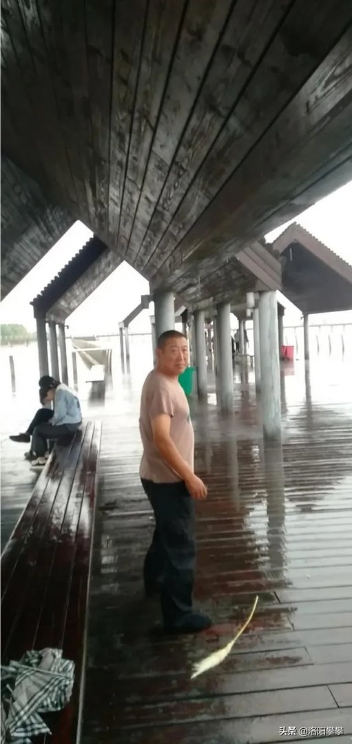 酒哥说:你们敢不敢把自己父亲最帅的照片吧拿出来晒晒?