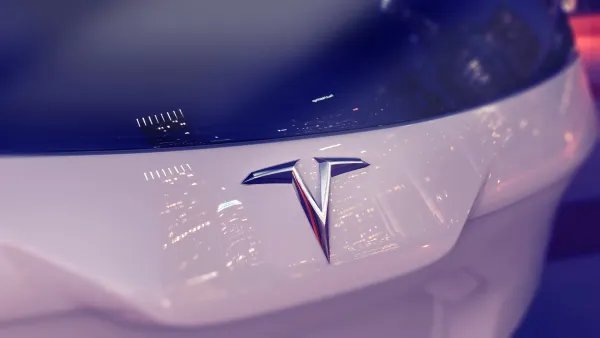 特斯拉美股盘前跌2.3%,下跌的原因是什么?