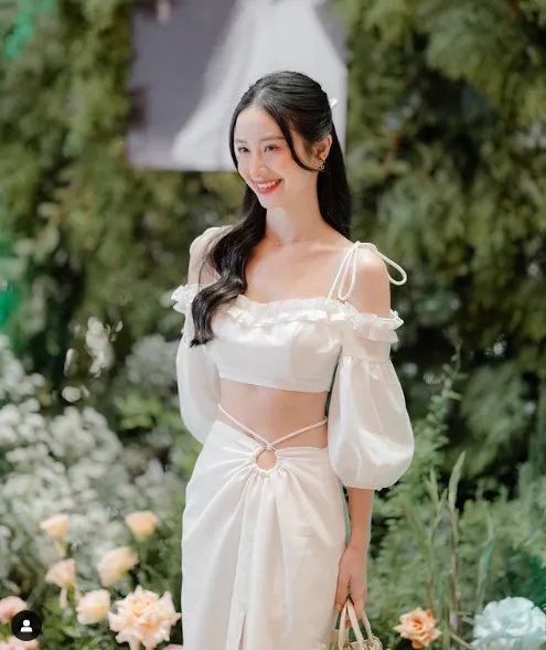身材火辣!越南奶茶妹junvu95颜值神似Angelababy!