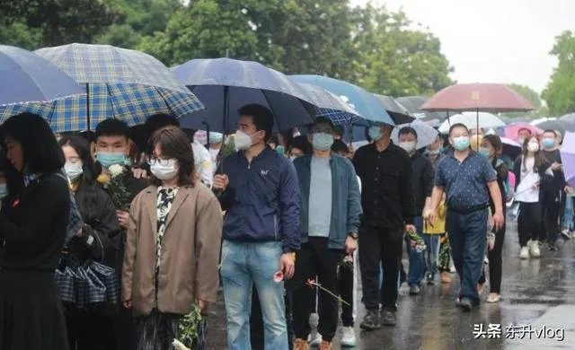 袁隆平院士逝世,为什么张庭照常直播被网友骂哭?
