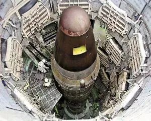 如果美俄冲突爆发核战争,是谁先发射核弹,谁占先手,谁就能赢吗?