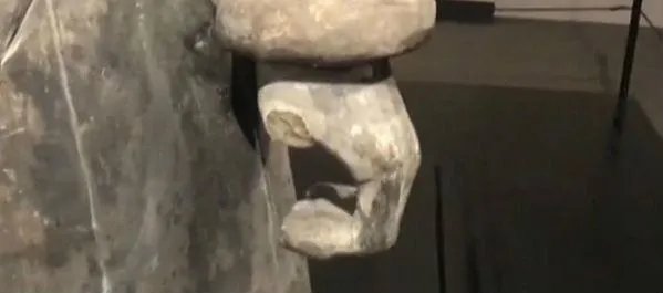 兵马俑手指在美国被偷，为什么要裸展？