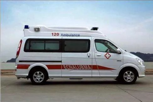 男子骑摩托故意阻挡救护车,致患者死亡要承担什么责任?
