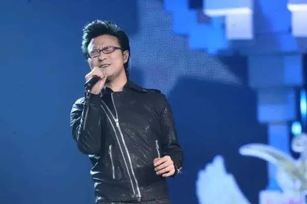 汪峰发文章子怡在线调侃,他们是在秀恩爱吗?