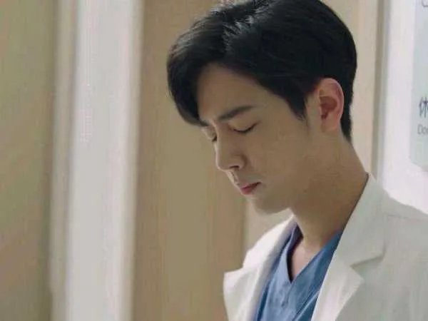 《余生请多指教》肖战上演“霸道医生”,肖战与医生的形象是否贴合?