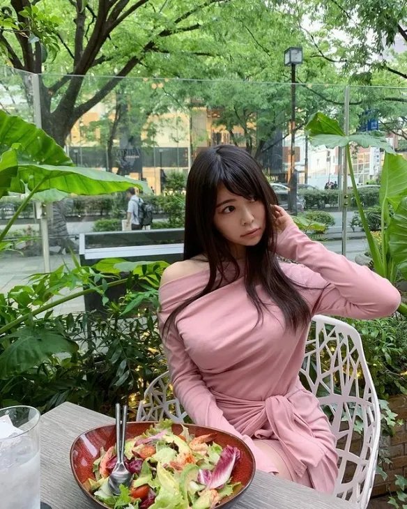 日本健身辣妹涉谷由里:身材火辣运动照叫人脸红心跳!