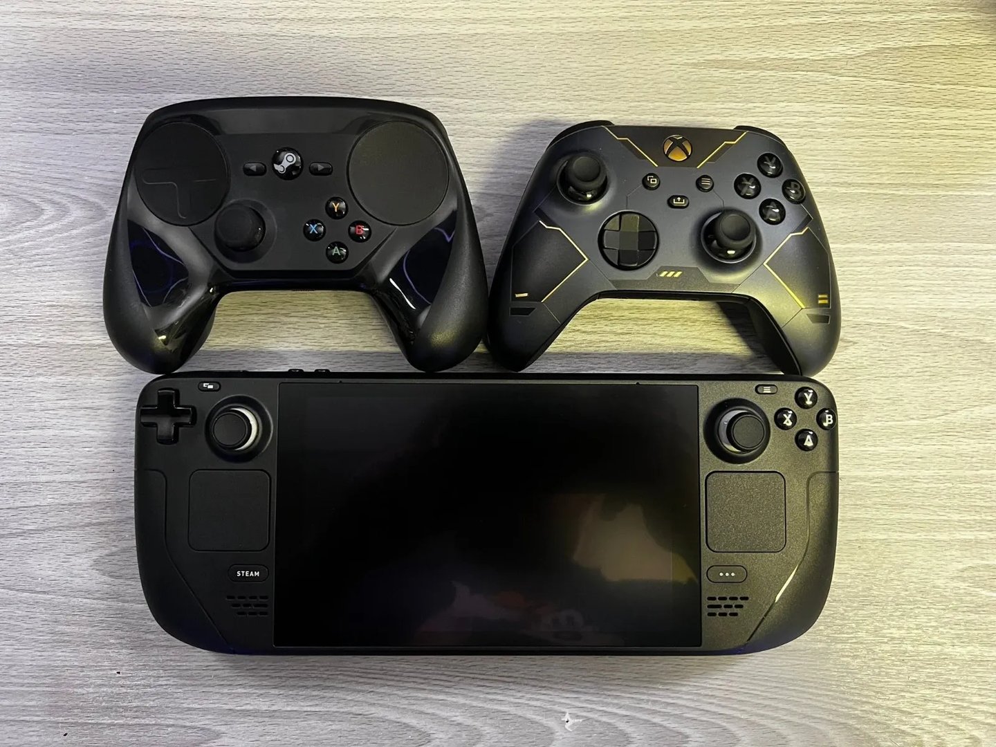 Steam Deck与各掌机对比图 比Switch大上一块