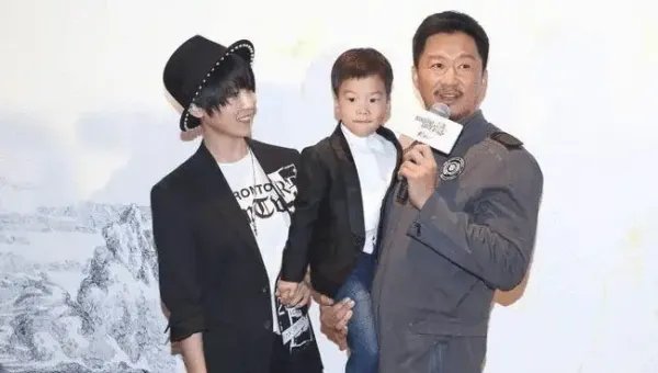 谢楠晒小儿子霸气手工作业,被调侃“不愧是吴京儿子”,手工做得如何?