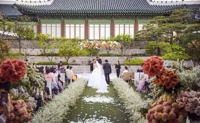 宋慧乔婚礼上穿的裙子为什么那么贵？