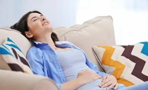 美国一孕妈参加奥运选拔，43度高温仍不放弃，孕期是否能如此剧烈运动？