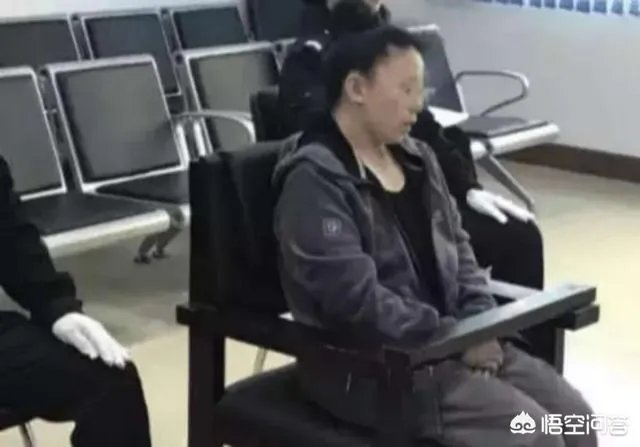 下车开车门“撞死”骑车者,女乘车人被判一年,这事你怎么看?